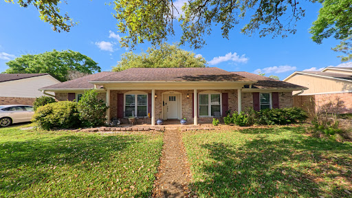 We buy houses Houston — ranch home cash sale | Greenlight Offer We buy houses Houston — single-family ranch home recently purchased for cash by Greenlight Offer