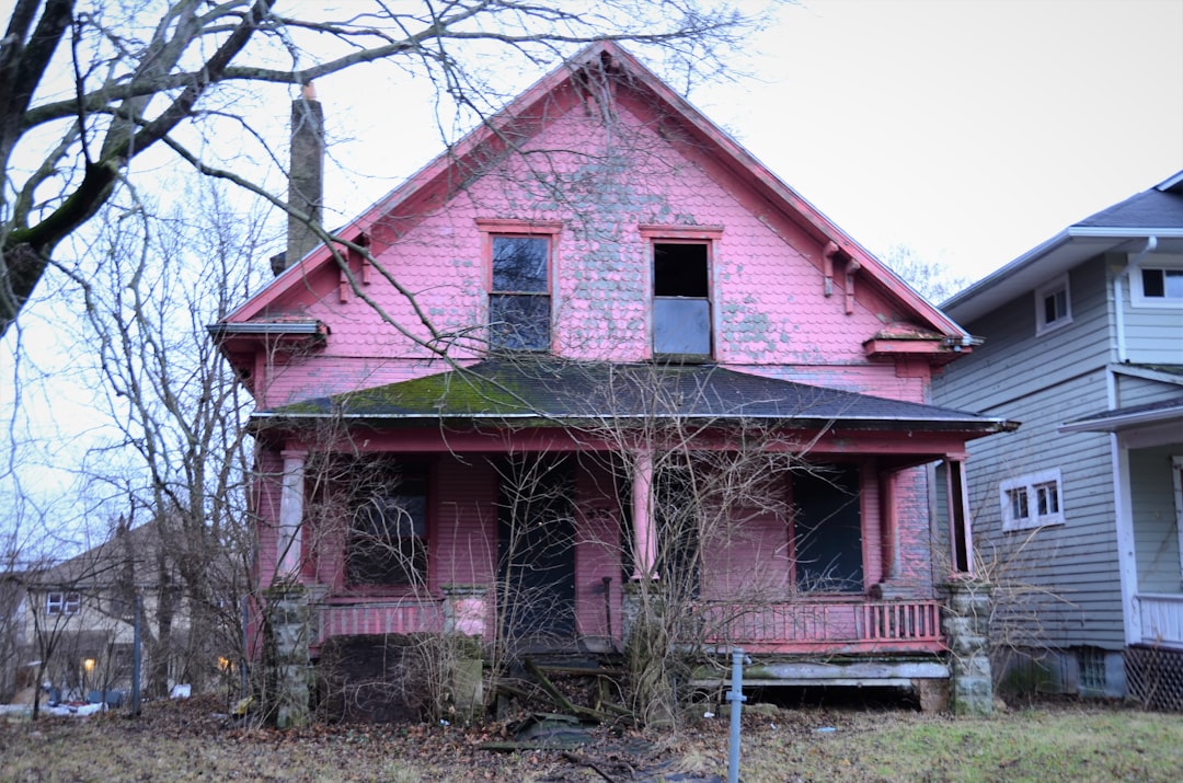 Sell Ugly House Fast: As-Is Cash Offer Options Neglected pink home with peeling paint and overgrown yard, showing sell ugly house scenarios and as-is cash solutions.